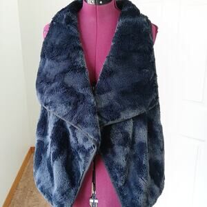 Jack by BB Dakota Black Faux Fur Vest Small sleeveless jacket coat pockets soft